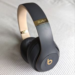 Beats by Dre Studio 3 wireless over ear headphones